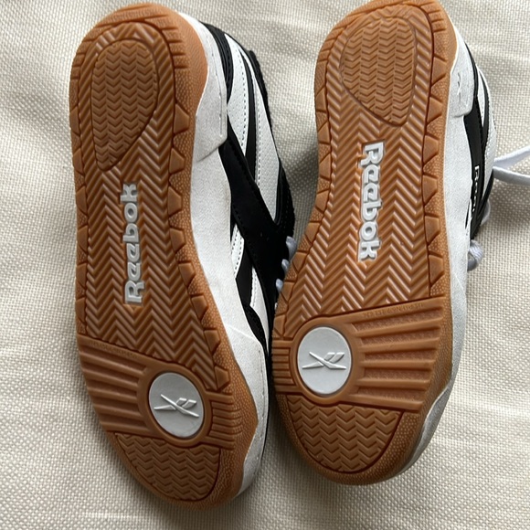 Boys Reebok new size 1 - Picture 3 of 3